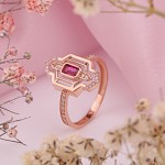 Gold ring made of 585 red gold corundum and zirconia
