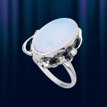 Prsten s měsíčním kamenem vyrobený ze stříbra 925