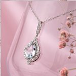 Gianni Lazzaro. Pendentif "Royal" en or blanc. Diamants et aigue-marine