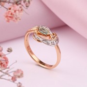 Золотое кольцо с бриллиантами и изумрудом. Биколор