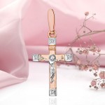 Cruzes de ouro com crucifixos de diamantes