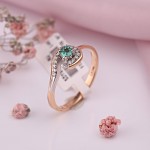 Zlatý prsteň "Muse". Diamanty a smaragd