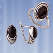 Jupiter-Ohrringe und Obsidian-Ring