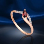 Red gold ring with garnet and zirconia