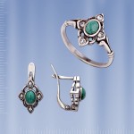 Бижутерные серьги и кольцо