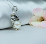 Pendant with pearls. Silver 925