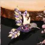 Broche en argent avec "Colibri" doré. Zircone et verre de bijoutier