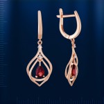 Earrings with garnet. Red gold