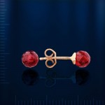 Stud earrings with garnets. Red gold