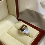 Zilveren ring met groene barnsteen