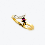 Zlatý prsteň s rubínmi a diamantmi