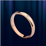 Gold-Ehering mit Diamant.