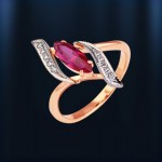 Ring with corundum. Bicolor