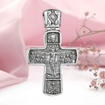 Srebrny wisiorek w kształcie krzyża z krucyfiksem