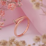 Gold ring made of 585 red gold in Germany. Zirconia