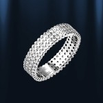 Gold ring with fianites. White gold