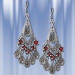 Silver earrings with garnet