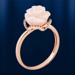 Zlatni prsten s koraljima i fijanitima