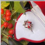 Серебряное кольцо "Принцесса". Гранат и фианиты