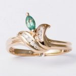 Gouden ring met smaragd en diamanten