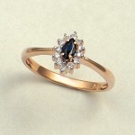 Zlatý prsten s diamanty, safír. Dvoubarevná