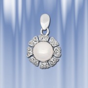 Silberanhänger mit Perlen