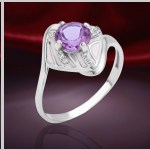 Anillo de plata con alexita y fianites.