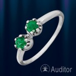 White gold ring with emerald