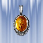 Pendant with amber. Silver 925