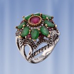 Silver ring. Ruby and emerald