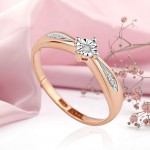 Złoty pierścionek „Czułość”. Diamenty