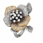 Gyűrű gyémántokkal. Flörtölő virágok