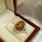 Zilveren ring met barnsteen