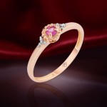 Zlatý prsten s diamanty, rubíny a korundem