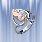 Русское серебряно-золотое кольцо с жемчугом.