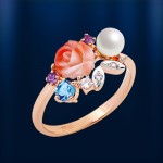 Gold ring with coral. Bicolor
