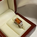 Stříbrný prsten s jantarem
