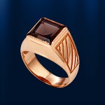 Pánsky prsteň vyrobený z červeného zlata