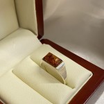 Zilveren ring met barnsteen