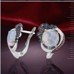 Opal ve nişanlı küpeler