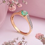 Zlati prstan. Diamanti in smaragdi