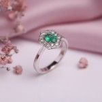Gianni Lazzaro witgouden ring met diamanten en smaragd