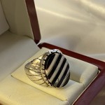 Strieborný pánsky prsteň "Zebra". ónyx