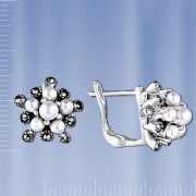 Silberne Ohrringe. Perle und Markasit