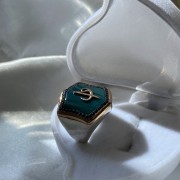 Серебряное кольцо с Элиф Вав. Зеленый агат и черный цирконий