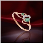 Gold ring with diamonds and emerald