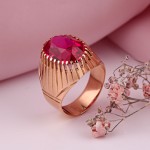 Buy a red gold ring in Germany. Ruby corundum