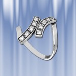 Ring med zirkonia laget av 925 sølv