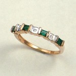 Gouden ring met diamanten, smaragden