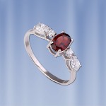 Ring with garnet. Silver